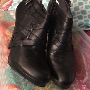 Calvin Klein Women’s booties size 7.5 great price.